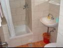 Apartments Doria - 20m from beach: A1 Grego(4), A3 Doric(4), A4 Teuta(2+2) Okrug Gornji - Island Ciovo  - Apartment - A3 Doric(4): bathroom with toilet