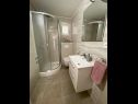 Apartments Miroslava - with pool: A1(4+1), A2(2+2), A3(2+1), A4(5), A5(6+1) Okrug Gornji - Island Ciovo  - Apartment - A1(4+1): bathroom with toilet