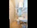 Apartments Dane - 30m from the sea: A1(4+1), A2(4+1), A3(3+2), A4(2+3) Okrug Gornji - Island Ciovo  - Apartment - A1(4+1): bathroom with toilet