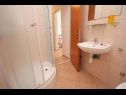 Apartments Brane - 100m from the beach: A1 Ana (4+1), A2 Damira (4+1) Okrug Gornji - Island Ciovo  - Apartment - A1 Ana (4+1): bathroom with toilet
