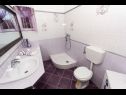 Apartments Duga - beachfront & seaview : A1(4+1), A2(4+1) Okrug Gornji - Island Ciovo  - Apartment - A1(4+1): bathroom with toilet