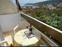 Apartments Naki - terrace & free parking: Studio(2+1), A2(6+1) Slatine - Island Ciovo  - Studio apartment - Studio(2+1): balcony
