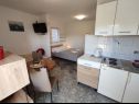 Apartments Naki - terrace & free parking: Studio(2+1), A2(6+1) Slatine - Island Ciovo  - Studio apartment - Studio(2+1): kitchen
