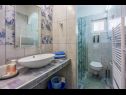 Apartments Colorful - modern Apartments: SA1 zuti(2), A2 ljubicasti(4+2), A3 narancasti(2+1), SA4 crveni(2+1), A5 plavi(4+1), A6 zeleni(2+1), A7 rozi(2+2) Crikvenica - Riviera Crikvenica  - Apartment - A5 plavi(4+1): bathroom with toilet