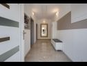 Apartments Miro SA1(2), SA3(2), A2 Maisonette(2+2), A4(6+2), A5(6+2)  Crikvenica - Riviera Crikvenica  - Apartment - A4(6+2): hallway