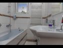 Apartments Mir - with terrace : A1(6) Crikvenica - Riviera Crikvenica  - Apartment - A1(6): bathroom with toilet