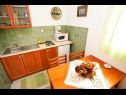 Apartments Miro - 300 m from sea: A1 Plavi(2+2), A2 Crveni(2+2), A3 Zeleni(2+2) Jadranovo - Riviera Crikvenica  - Apartment - A3 Zeleni(2+2): kitchen and dining room
