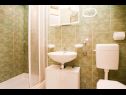 Apartments Miro - 300 m from sea: A1 Plavi(2+2), A2 Crveni(2+2), A3 Zeleni(2+2) Jadranovo - Riviera Crikvenica  - Apartment - A3 Zeleni(2+2): bathroom with toilet