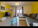 Apartments Tomica - open pool: A1 veliki(4+2), A2 mali(2+1), A3 dvosobni(5+1), A5 donji(2+3), A4 dvoetažni(4+3) Novi Vinodolski - Riviera Crikvenica  - Apartment - A4 dvoetažni(4+3): living room