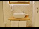 Apartments Maro - old town: A3(2) Dubrovnik - Riviera Dubrovnik  - Apartment - A3(2): bathroom with toilet