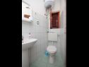 Apartments Darka - free parking A1 Mali(2+1), A2 Veliki(3+1) Zman - Island Dugi otok  - Apartment - A1 Mali(2+1): bathroom with toilet