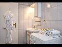 Apartments Sjajna - garden: A1(8) Jelsa - Island Hvar  - Apartment - A1(8): bathroom with toilet