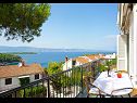 Apartments Tobo - parking and barbecue: A1 KAL1(4+1), A4 KAL4(6+1), A5 KAL5(6+1) Jelsa - Island Hvar  - Apartment - A4 KAL4(6+1): terrace
