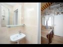 Apartments Nediljka - in old part of town A1(4) Stari Grad - Island Hvar  - Apartment - A1(4): bathroom with toilet