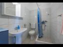 Apartments Perka - peaceful and quiet: A2(2+2) Vrboska - Island Hvar  - Apartment - A2(2+2): bathroom with toilet