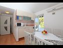 Apartments Jole -  70m from the sea A1 priz(4), SA2 priz(2), A3 I kat(4), SA4 I kat(2), A5 II kat(4), SA6 II kat(2) Vrboska - Island Hvar  - Apartment - A5 II kat(4): kitchen and dining room