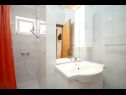 Apartments Josi - 200 m from sea: SA1(2), SA2(2), SA3(2), A5(4), SA6(2), A7(4) Vrboska - Island Hvar  - Studio apartment - SA6(2): bathroom with toilet