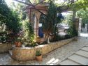 Apartments Mondina - sea view and garden : A1(4), A2(3+1), SA3(2+2) Banjole - Istria  - courtyard