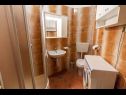 Apartments Mir - 50m from the sea A1(2+2), A2(2+1), A3(2), A4(4+2), A5(2+2) Fazana - Istria  - Apartment - A2(2+1): bathroom with toilet