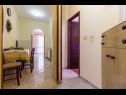 Apartments Mir - 50m from the sea A1(2+2), A2(2+1), A3(2), A4(4+2), A5(2+2) Fazana - Istria  - Apartment - A2(2+1): hallway