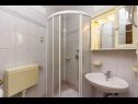 Apartments Mir - 50m from the sea A1(2+2), A2(2+1), A3(2), A4(4+2), A5(2+2) Fazana - Istria  - Apartment - A4(4+2): bathroom with toilet