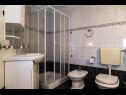 Apartments Mir - 50m from the sea A1(2+2), A2(2+1), A3(2), A4(4+2), A5(2+2) Fazana - Istria  - Apartment - A5(2+2): bathroom with toilet