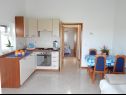 Apartments Zdravko: A1(2+2), A2(2+2) Fazana - Istria  - Apartment - A2(2+2): kitchen and dining room