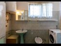 Apartments Nadica - close to center A1(4) Fazana - Istria  - Apartment - A1(4): bathroom with toilet