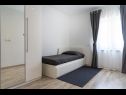 Apartments Roma - with terrace : A1(4) Fazana - Istria  - Apartment - A1(4): bedroom
