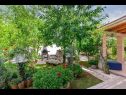 Apartments Katrina - with free parking: SA1 (2+1), A2 (2+2) seherezada Kavran - Istria  - garden