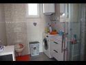 Apartments Robert A1(4+2) Liznjan - Istria  - Apartment - A1(4+2): bathroom with toilet