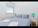 Apartments Robi 1 - sea view: A1 sea view(4+1) Liznjan - Istria  - Apartment - A1 sea view(4+1): bedroom