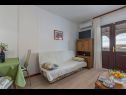 Apartments Neva - great location: SA1 prizemlje (2+1), SA2 Skalinada (2+1), A3 prvi kat do ulice (2+1), A4 prvi kat do vrta (4), A5(2+2) Novigrad - Istria  - Apartment - A3 prvi kat do ulice (2+1): living room