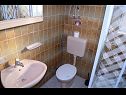 Apartments Sarah: A1(3), A2(3+1), A4(2+2) Pula - Istria  - Apartment - A4(2+2): bathroom with toilet