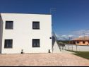 Apartments Noel - with private pool: A1-prizemlje(4+1), A2-prvi kat(4+1) Umag - Istria  - parking