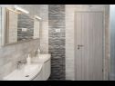 Apartments Roma - with terrace : A1(4) Valbandon - Istria  - Apartment - A1(4): bathroom with toilet