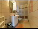 Rooms Stanza Diniano - with pool: 1 - R1 Lavanda(2), 2 - R2 Mendula(2), 3 - R3 Ruzmarin(3) Vodnjan - Istria  - Room - 2 - R2 Mendula(2): bathroom with toilet