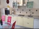 Apartments Mila - 80 m from the beach: A1(6) Brna - Island Korcula  - Apartment - A1(6): kitchen and dining room