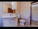 Apartments Mir - perfect location & cosy: A1(4+2), A2(2+1), SA3(2), SA4(2) Korcula - Island Korcula  - Studio apartment - SA4(2): bathroom with toilet