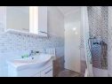 Apartments Niks - terrace & sea view: A1(4), A2(2) Vela Luka - Island Korcula  - Apartment - A1(4): bathroom with toilet