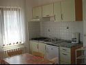Apartments Sanda - 120m from the beach: A1 Rozi (2+2), A2 Zeleni (2+2), A3 Smeđi (4+1), A4 Plavi (4), SA4 (2) Malinska - Island Krk  - Apartment - A2 Zeleni (2+2): kitchen and dining room