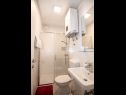Apartments Anđelko - air conditioning: A1(6+2), A2(6+2) Baska Voda - Riviera Makarska  - Apartment - A1(6+2): bathroom with toilet