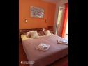 Apartments Jakir - with terrace : A1(4+2) Baska Voda - Riviera Makarska  - Apartment - A1(4+2): bedroom
