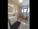 Apartments Villa Esse - heated pool & seaview: A1(2+2), A2(4+2), A3(2+2), A4(4+2), A5(2+2) Baska Voda - Riviera Makarska  - Apartment - A3(2+2): bathroom with toilet