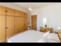 Apartments and rooms Vedra- free parking and close to the beach A1 (2+1), SA2 - B(2+1), C3 (2), D4 (2+1), E5 (2+1), R1(2) Baska Voda - Riviera Makarska  - Room - R1(2): interior