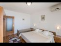 Apartments and rooms Vedra- free parking and close to the beach A1 (2+1), SA2 - B(2+1), C3 (2), D4 (2+1), E5 (2+1), R1(2) Baska Voda - Riviera Makarska  - Apartment - A1 (2+1): bedroom