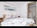 Apartments Sonja - 100 m from sea: A1(2+2), A2(4), SA3(2+1), SA5(2) Brela - Riviera Makarska  - Apartment - A1(2+2): bathroom with toilet