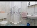 Apartments Sonja - 100 m from sea: A1(2+2), A2(4), SA3(2+1), SA5(2) Brela - Riviera Makarska  - Apartment - A2(4): bathroom with toilet