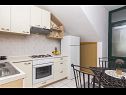 Apartments Sonja - 100 m from sea: A1(2+2), A2(4), SA3(2+1), SA5(2) Brela - Riviera Makarska  - Apartment - A2(4): kitchen and dining room