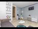 Apartments Sonja - 100 m from sea: A1(2+2), A2(4), SA3(2+1), SA5(2) Brela - Riviera Makarska  - Apartment - A1(2+2): living room